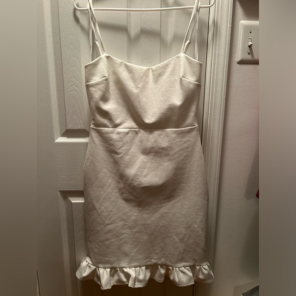 Lulus - NWOT, White Ruffled Bodycon Mini Dress, size Medium - Picture 4 of 7